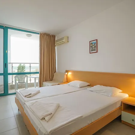 Delfin Hotel 3*