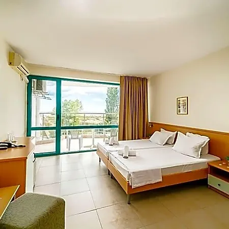 Delfin Hotel 3*